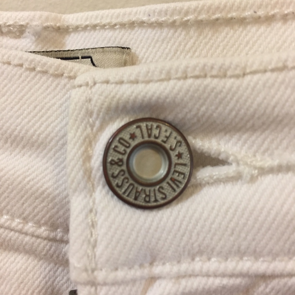Levi’s White Cotton Capri Short Jeans - Picture 4 of 7